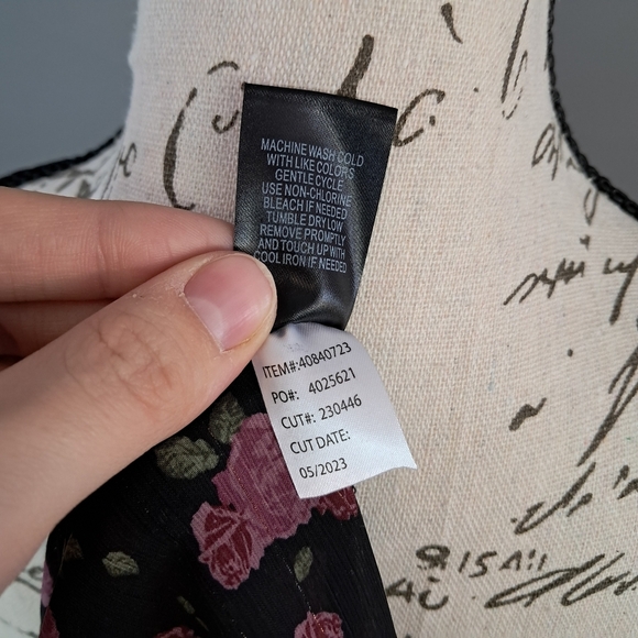 Torrid Womens Top Size 00 M/L Black Pink Floral Print Pullover Sheer New - Picture 7 of 10